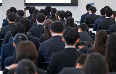 【社会】国を挙げてZ世代を甘やかした結果「週休3日を希望し、キャリアよりもプライベートを優先し、転職のために経験を詰む意欲もなく、生成AIを触る気もない」モンスターが爆誕。氷河期世代とはなんだったのか。