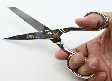 【熊本】「ギャーギャー言ってくる妻を黙らせようと」 喫煙とがめた妻の足にハサミ　50代夫を傷害容疑で現行犯逮捕