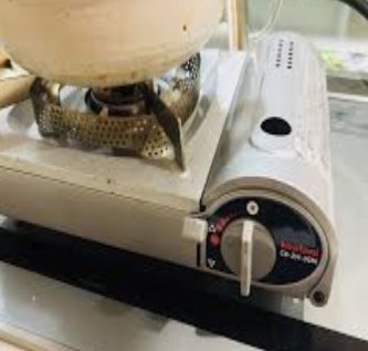 カセットコンロをIHヒーターの上に置いて焼き肉…ボンベ爆発　５１歳男性負傷　家族は別室にいて無事　小樽