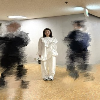 【秋吉優花】厳重警備に守られながらお仕事