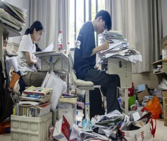 中国　鬱病の若者２８００万人
