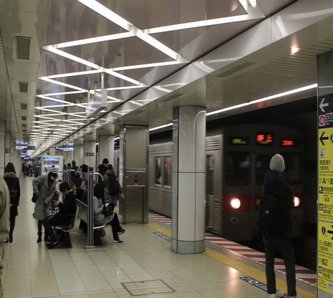 【東京】駅員が屋外に男性放置、通報せず　搬送後死亡、都営地下鉄大江戸線