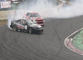 「ドリフト走行」運転誤り、ギャラリーはねる　重傷ひき逃げ容疑で築地天人（28）逮捕