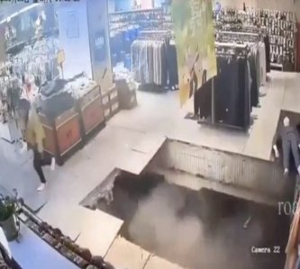 【動画】ショッピング中に床がなくなる中国のモール