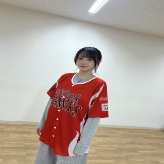 【市村愛里】村長、横浜でホークスユニ着用