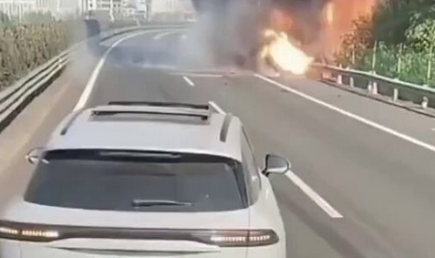 【動画】中華EVが爆発炎上〓〓〓〓