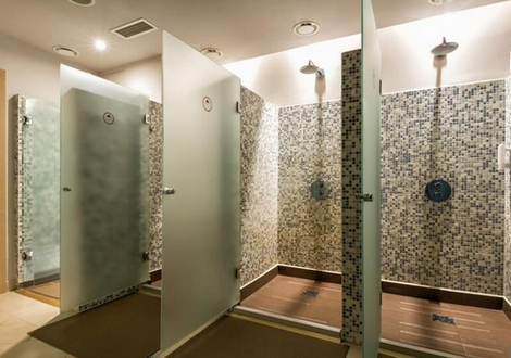 【節約】「シャワー代を節約できる」と“近所のジム”に通う夫。「月7700円」かかりますが、平日に毎日通えば“元は取れる”でしょうか？ ガス・水道代を試算