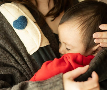 【子どもだけでも席を譲って】大混雑の新幹線自由席をさまよう母親に「譲る・譲らない論争」勃発へ