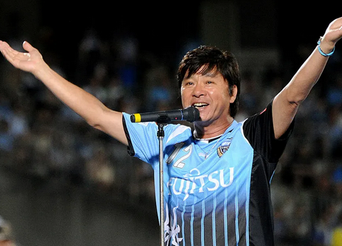 【音楽】 西城秀樹「YMCA」がレコード大賞を逃したのはなぜか…レコードジャケットに隠されていた「衝撃のカラクリ」