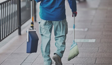 【社会】60歳を過ぎても子育てが終わらず、働き続けなければならないシニア労働者が急増。「息子が仕事を辞めて実家にひきこもり、生活費を稼ぐために…」