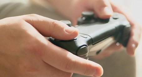 カメラ操作って昔はリバースが標準だったのにいつからノーマルが標準になったんだ？