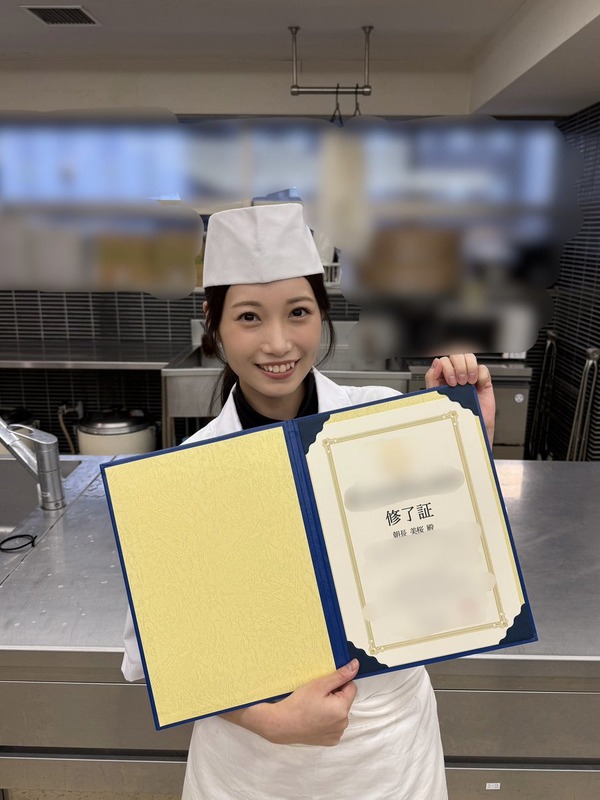 【朝長美桜】お寿司の学校卒業