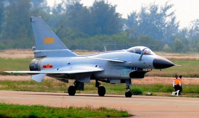 中国軍機が自衛隊機にレーダー照射　沖縄本島南東の公海上空　小泉防衛相、未明の臨時会見