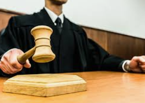 小学生を横断歩道ではね、3日後に自転車の高校生をひき逃げ、その後も無免許運転…3度逮捕の無職の男(75)に懲役3年2か月の実刑判決