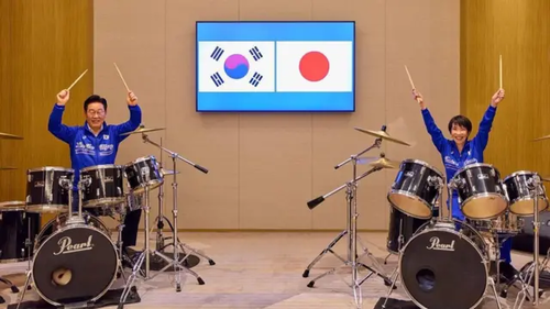 高市首相、韓国・李在明大統領とBTSの曲「Dynamite」でドラムセッション