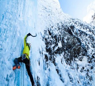 【北海道】アイスクライミング中に女性がケガをして下山不可能に―携帯電話の衛星回線スターリンクを通じた通信機能でSOS―道警が救助に向かう