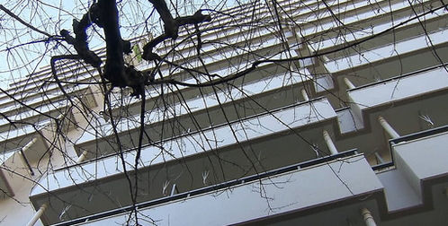 【東京・新宿区】3歳男児が9階から転落し死亡、両親が初詣に出掛けている間にベランダから転落か