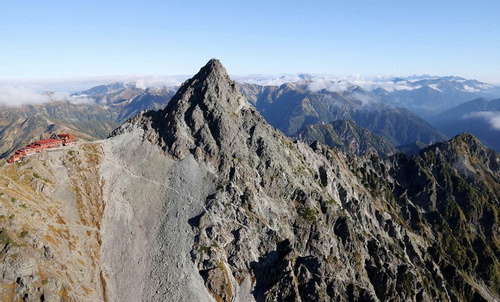 槍ヶ岳から110番｢意識不明がいる!助けろ!｣　警察｢そんな事言われても…｣