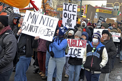 【国際】米、女性死亡で数万人が抗議デモ「移民当局、出て行け」