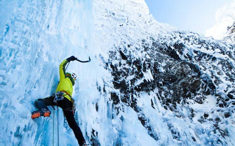【北海道】アイスクライミング中に女性がケガをして下山不可能に―携帯電話の衛星回線スターリンクを通じた通信機能でSOS―道警が救助に向かう