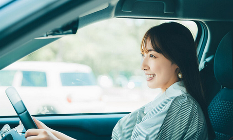 【衝撃】保有率急落…20歳の「免許離れ」が止まらない！「金欠」と並ぶ「車を買わない理由」1位は「事故が怖いから」