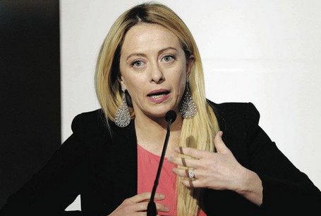 【国際】来日メローニ氏は日本のアニメ好き、ルパンやキャプテンハーロックから影響？　岸田氏キティ贈呈