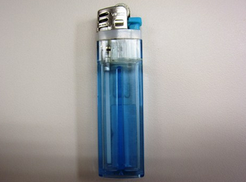 【鹿児島】市電車内でライターでタオルをあぶる男(65)、注意した女性に「お前が降りろ」と暴言→逮捕