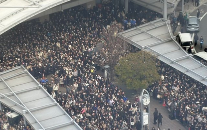 【画像】高市総理が姫路駅へ。めちゃ人だらけ〓