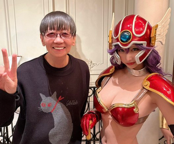 【画像】堀井雄二72歳の誕生日パーティー、変なキャラが混じる