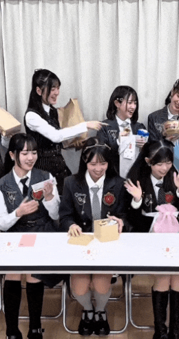 【悲報】橋田歩果「（誕プレどうしよう･･･）文房具とかいる？」　相馬優芽「文房具なんかいらないよ！」