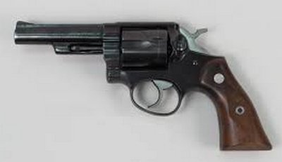 【神奈川】"拳銃"所持の男3人組が逃走中 大学生の女性がバッグ強奪される 座間市