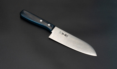 【北海道】「包丁を持っている人がいる」通報受け警察臨場…胸の前で包丁を〝捧げるように〟持つ19歳少年逮捕 札幌市