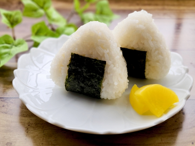 【お悩み】義実家の“素手おにぎり”が汚くて無理！ 「子どもに食べさせたくない」と悩む女性に賛否