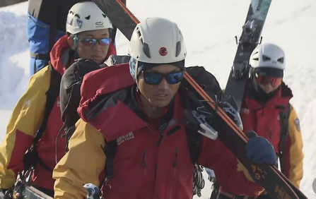 「バックカントリー滑走中に動けなくなった」中国籍の18歳の高校生男女2人を救助