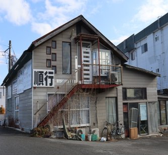 【山梨】不法滞在の外国人が解体現場で住民トラブル…雇用主「私が中国に行って連れてくることもあるが、紹介を受け連れてくることが多い」
