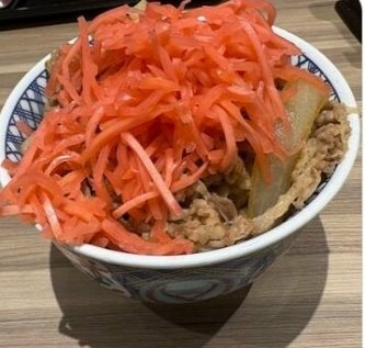 【好みの量】“吉野家の紅ショウガ論争”が「うどん店のネギ」に飛び火…はなまるうどんが明かす無料トッピングの“意外な見解”