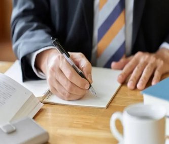 【相談】スタバで勉強しています。毎回注文もしていますが「お店的には迷惑では？」と友人から言われました。勉強目的の利用はよろしくないのでしょうか？