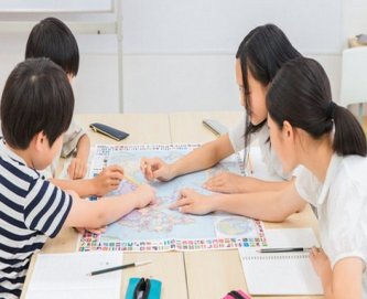 【教育】小中学生の学力低下は文科省が示すように「スマホが原因」なのか？　教育現場で指摘される「グループワーク重視の指導要領」の弊害
