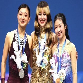 【冬季五輪】坂本花織が銀、中井亜美は銅！日本女子ダブル表彰台は史上初の快挙　千葉百音４位、金メダルはアリサ・リウ