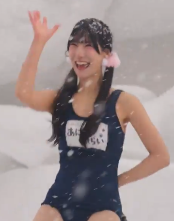【芸能】さっぽろ雪まつりで現役アイドルが雪降る中「スクール水着姿」でパフォーマンス披露　ネット驚愕
