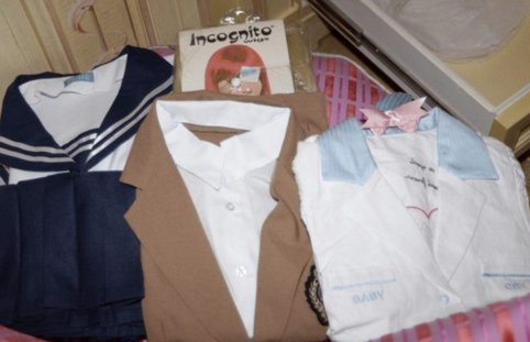 【国際】《スケスケのセーラー服を着て膝をつき…》「エプスタイン文書」から膨大な“少女の動画”発見、資料が示す“現場での行為内容”