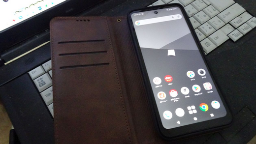 なんで老人は手帳型のスマホケースを買ってしまうのか？