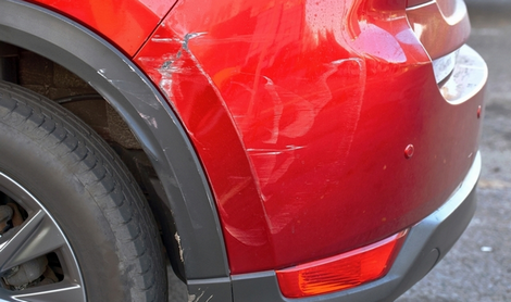 【相談】レンタカー返却時に「この傷はお客さまが付けた」と言われました。ぶつけた記憶はなく、借りる前からあった気がするのですが、支払わなければいけませんか？