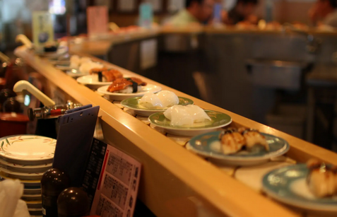 【外食】回転ずし、焼肉チェーンでも静かに客離れが進む…値上げが相次ぐ外食店に行ける層・行けない層の“残酷な格差”