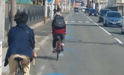 【悲報】バス「前を自転車が走っているので自転車と同じ速度で運行します」客「」