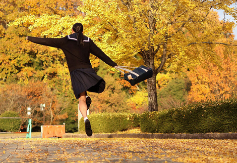 【社会】今や“親が黙認”することも…卒業シーズンに「制服」を売る女子高生が減らない理由　「売ったお金で卒業旅行に行けるならいいんじゃない？」