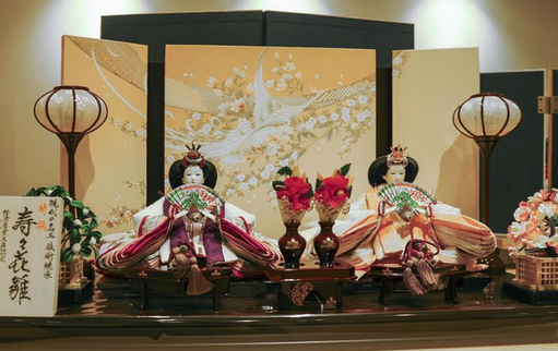 【ひな祭り】女性カップルで祝う節句　「おひなさま同士」雛人形　人形工房、願いを受けて製造