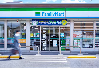 【コンビニ】ファミマ、全国1.6万店舗にセブン銀行ATMを導入へ　26年春から順次設置、独自デザインに