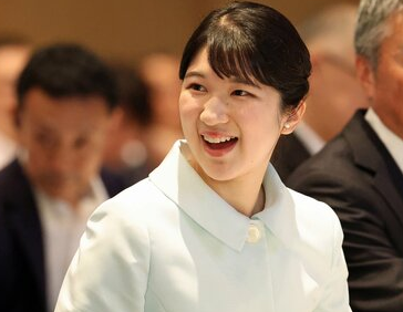 【政治】中道代表、女性天皇に賛同　「生きてるうちに見たい」