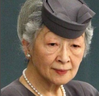 【平成の天皇家】「優しいおばあちゃんとは別の顔」美智子さまの前で天皇は“蛇に睨まれた蛙”と評する声も?日本人が知らない「天皇家の特殊な親子関係」